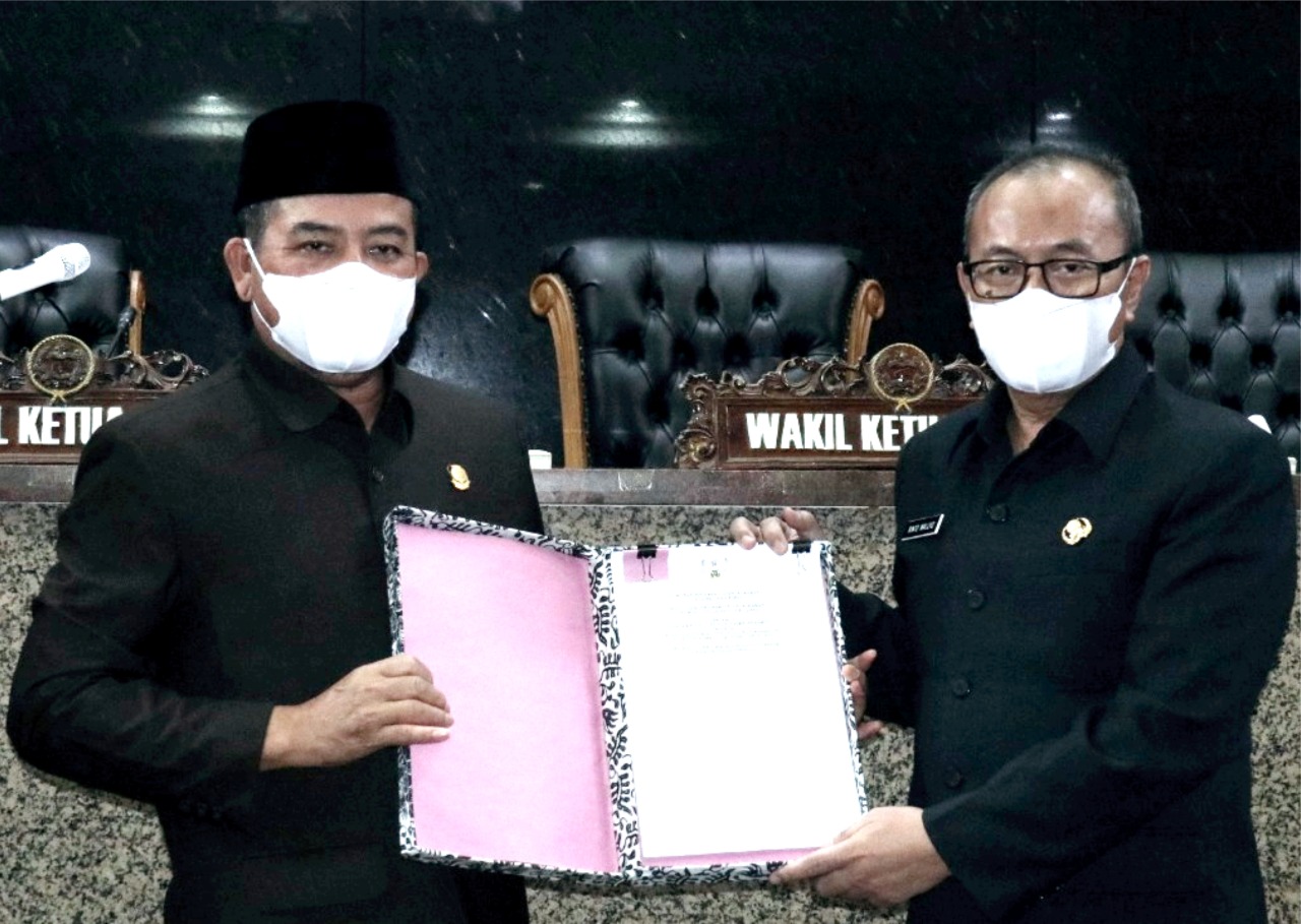 DPRD Indramayu Serahkan Rekomendasi LKPJ Bupati Tahun Anggaran 2021 ...