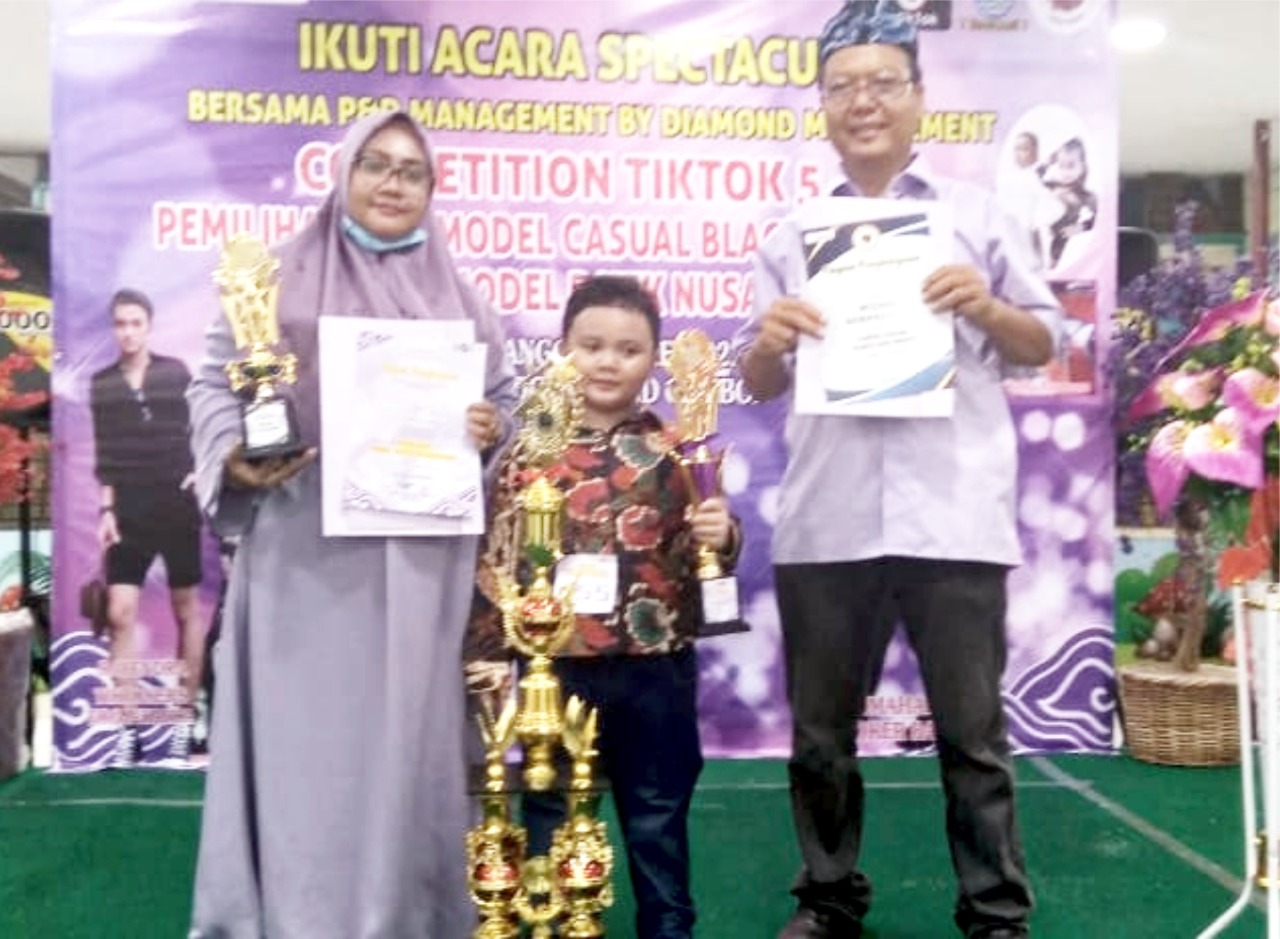 Mahesa Prabu Febriyanto, Juara Terbaik Antar Provinsi Lomba Model Batik Nusantara